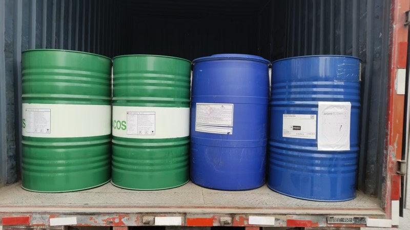 韓國進口白油、進口甘油和吐溫80發貨現場.jpg 韓國進口白油、進口甘油和吐溫80發貨現場.jpg