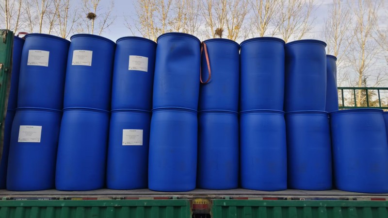 馬石油聚乙二醇400發貨前往獸藥工廠的現場.jpg 馬石油聚乙二醇400發貨前往獸藥工廠的現場.jpg